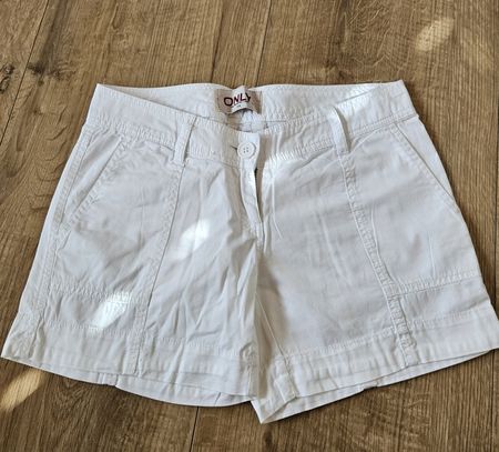 ONLY Shorts, weiss, Grösse 34, perfekt für den Sommer!