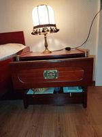 Table de chevet d'un ensemble de chambre à coucher