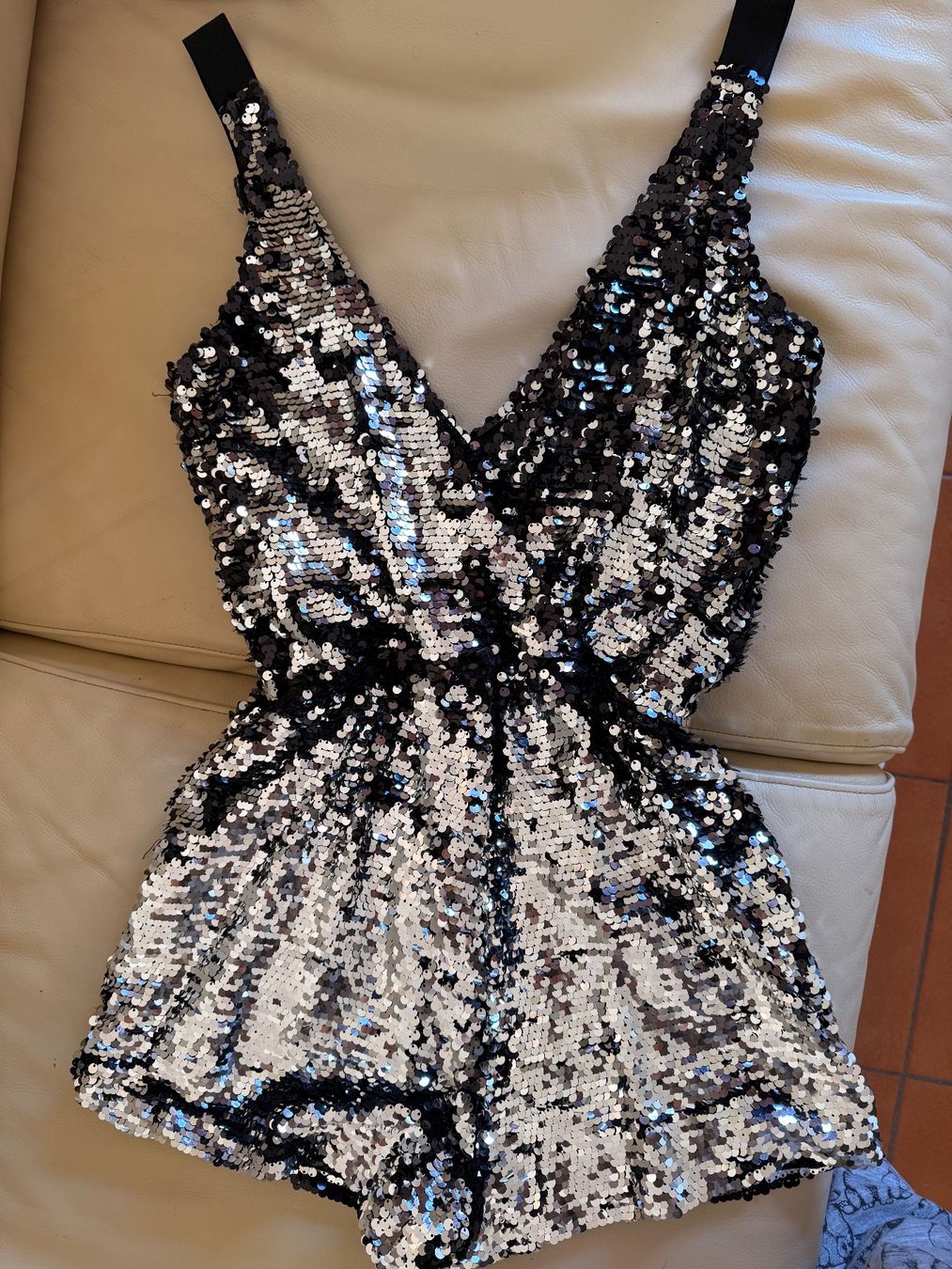 Vestiti: Tuta Elegante Paillettes Argento – Nuovo (secondo la descrizione) da Bellinzona venduto da bul_mvy5