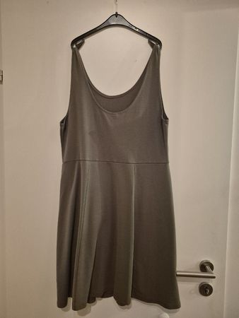 Sehr bequemes , knielanges Sommerkleid, Gr. 42/44