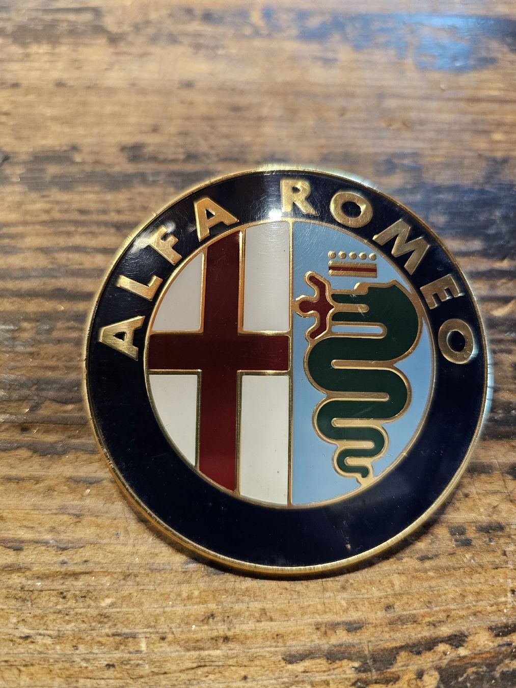 Alfa Romeo Plaketten & Abzeichen: Alfa Tomeo Autormblem – Gebraucht aus Meisterschwanden von Hummer21