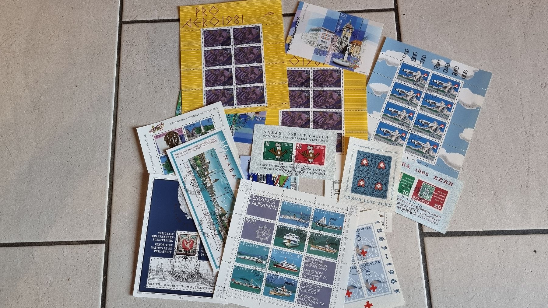 Tutti i francobolli: SAMMLUNG SCHWEIZ: BLÖCKE + BOGEN  – Usato da Heimenschwand venduto da rog_p7h9