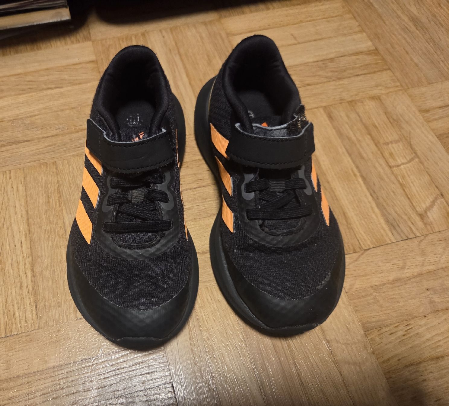 Adidas Scarpe per ragazzi: basket enfant Adidas  – Usato da Meyrin venduto da sof_5ltz
