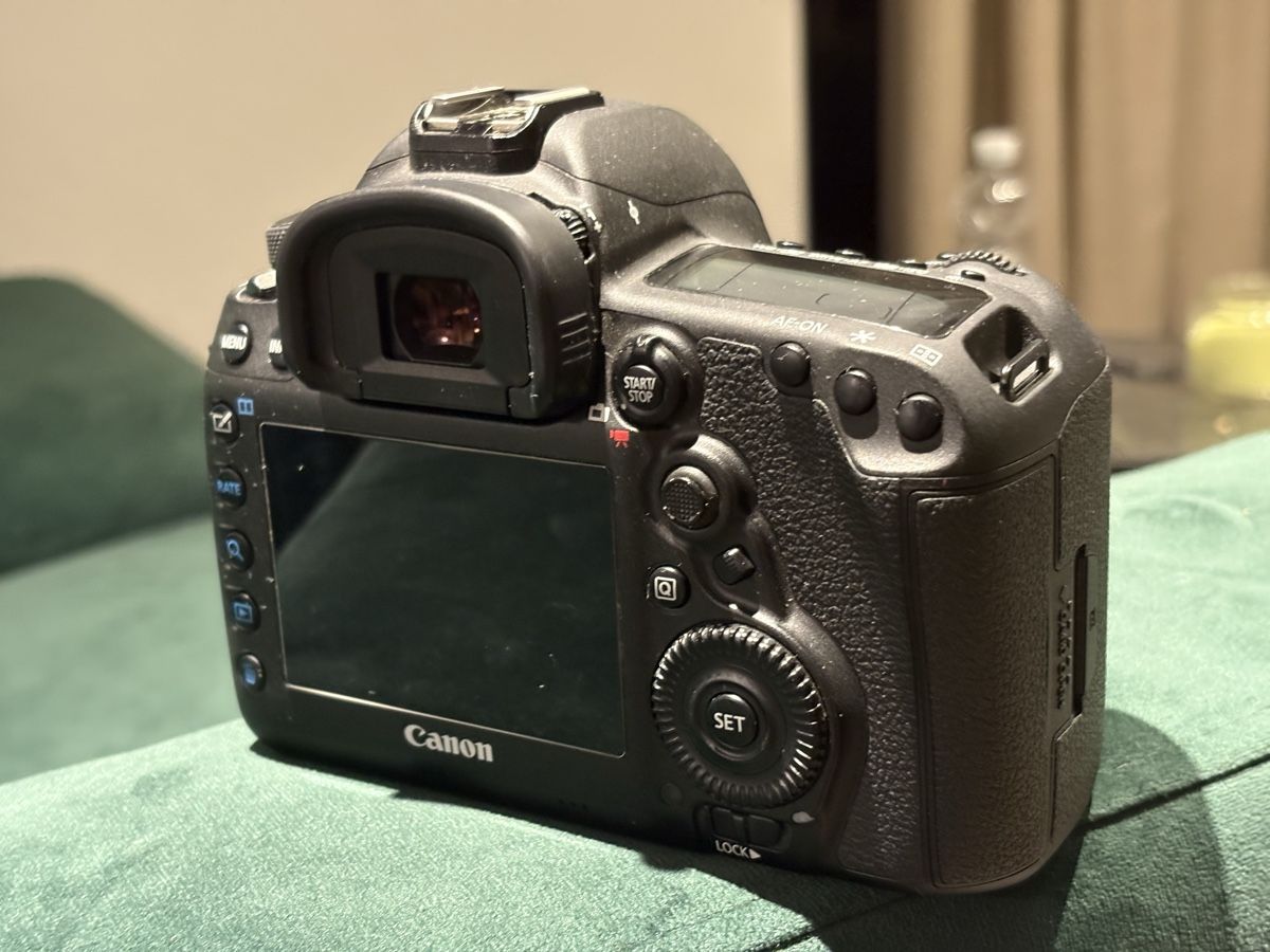 Canon Appareil photo: Canon EOS 5D Mark IV  – D'occasion à Wettingen par den_x2qq 2