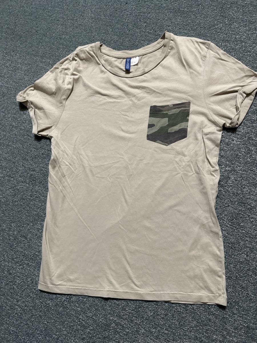 H&M T-shirts: Tshirt beige Gr S – D'occasion à Baltschieder par YmroBe