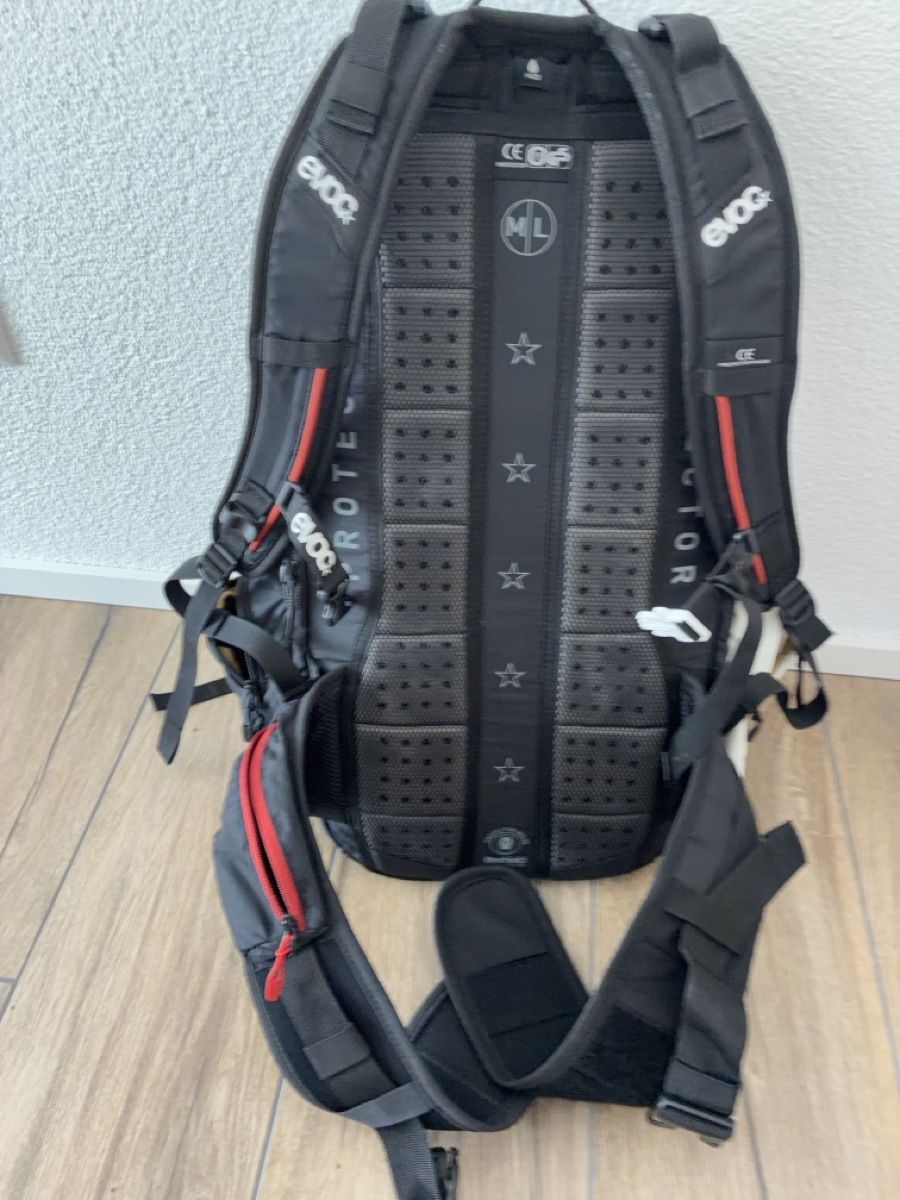 Evoc Zaini: Evoc Rucksack mit Protektor – Nuovo (secondo la descrizione) da Neuendorf venduto da nischa26 5