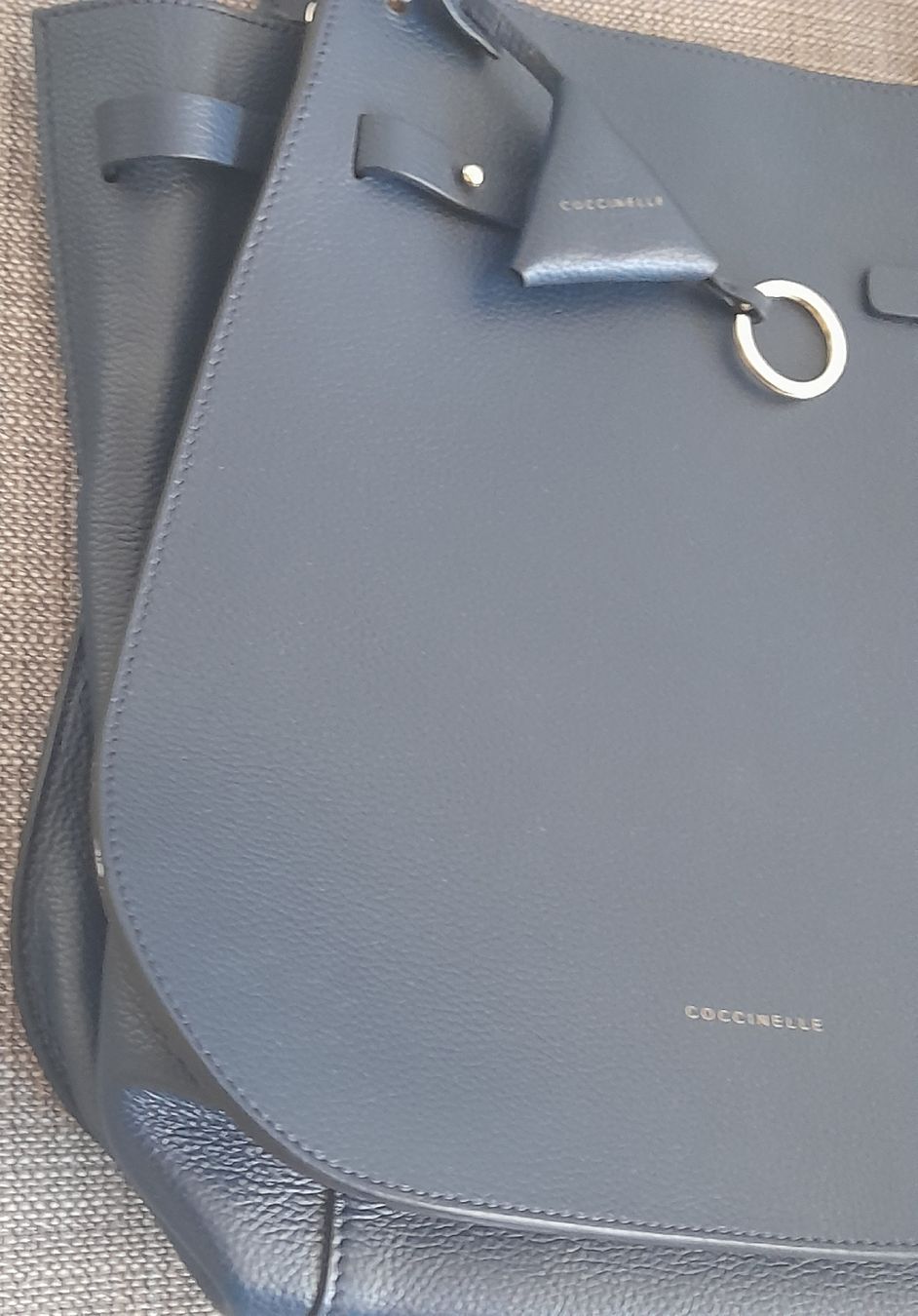 Coccinelle Borse da donna: Sac COCCINELLE En cuir bleu  – Usato da Lausanne venduto da Glam-Luxe 5