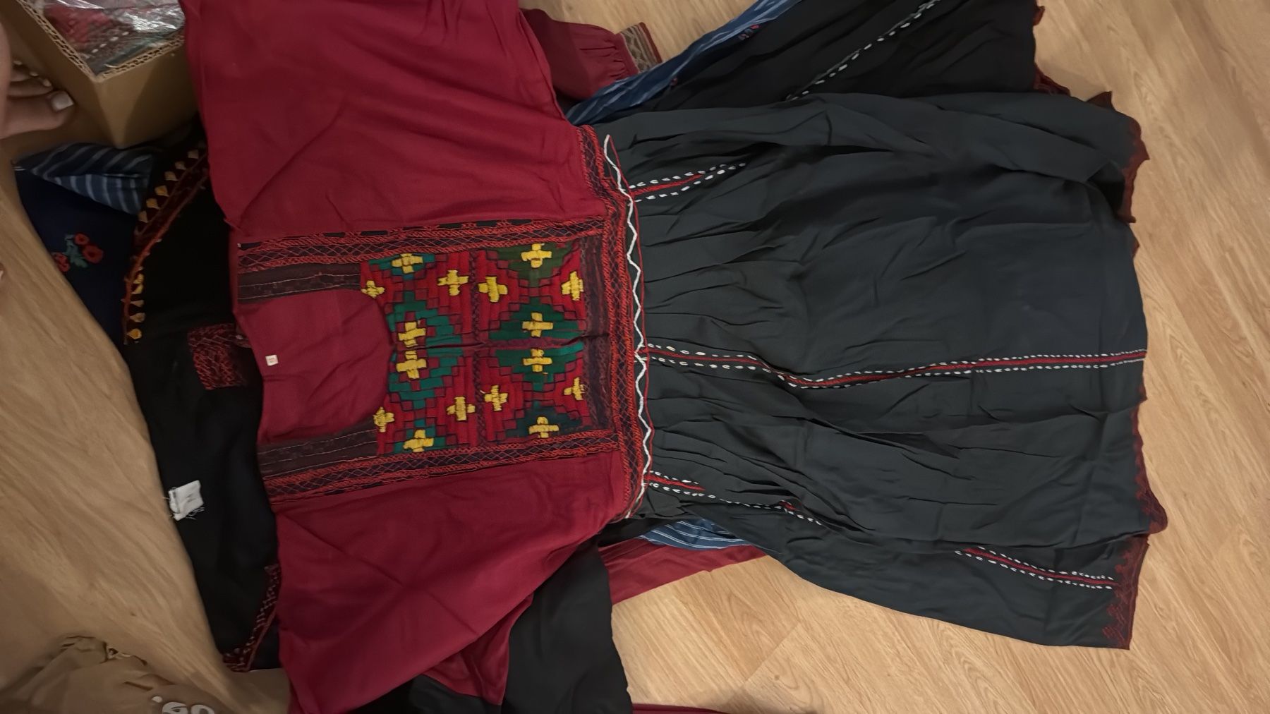 Robes: Kleid – Neuf (Voir description) à Olten par Saayis 4