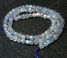1 Strang echte Light grey Mondstein Würfel Perlen 4 mm facet