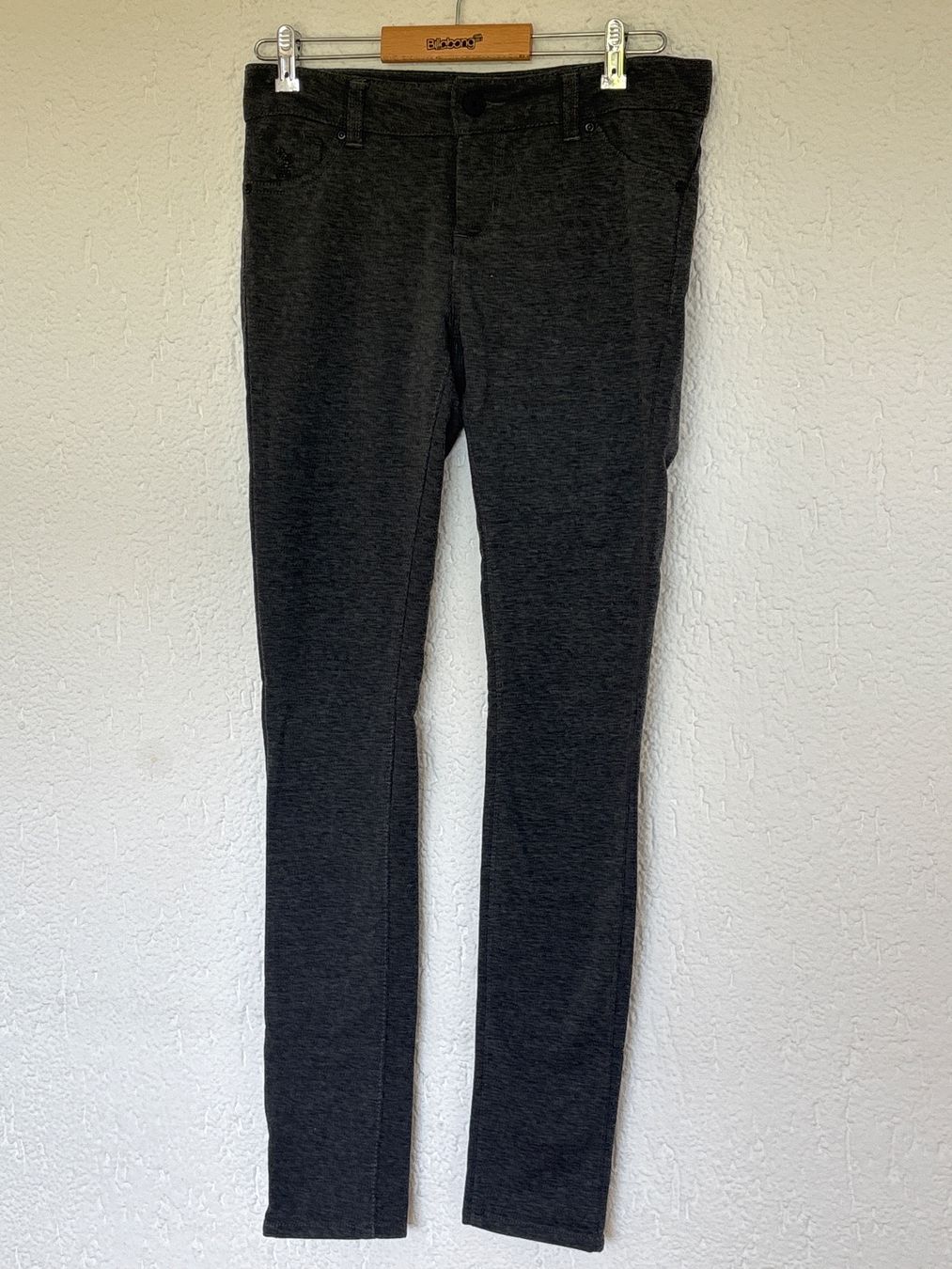 Pantaloni: Schlanke Damen Hose, Grau, Grösse 36 – Usato da Oberegg venduto da MR-shop