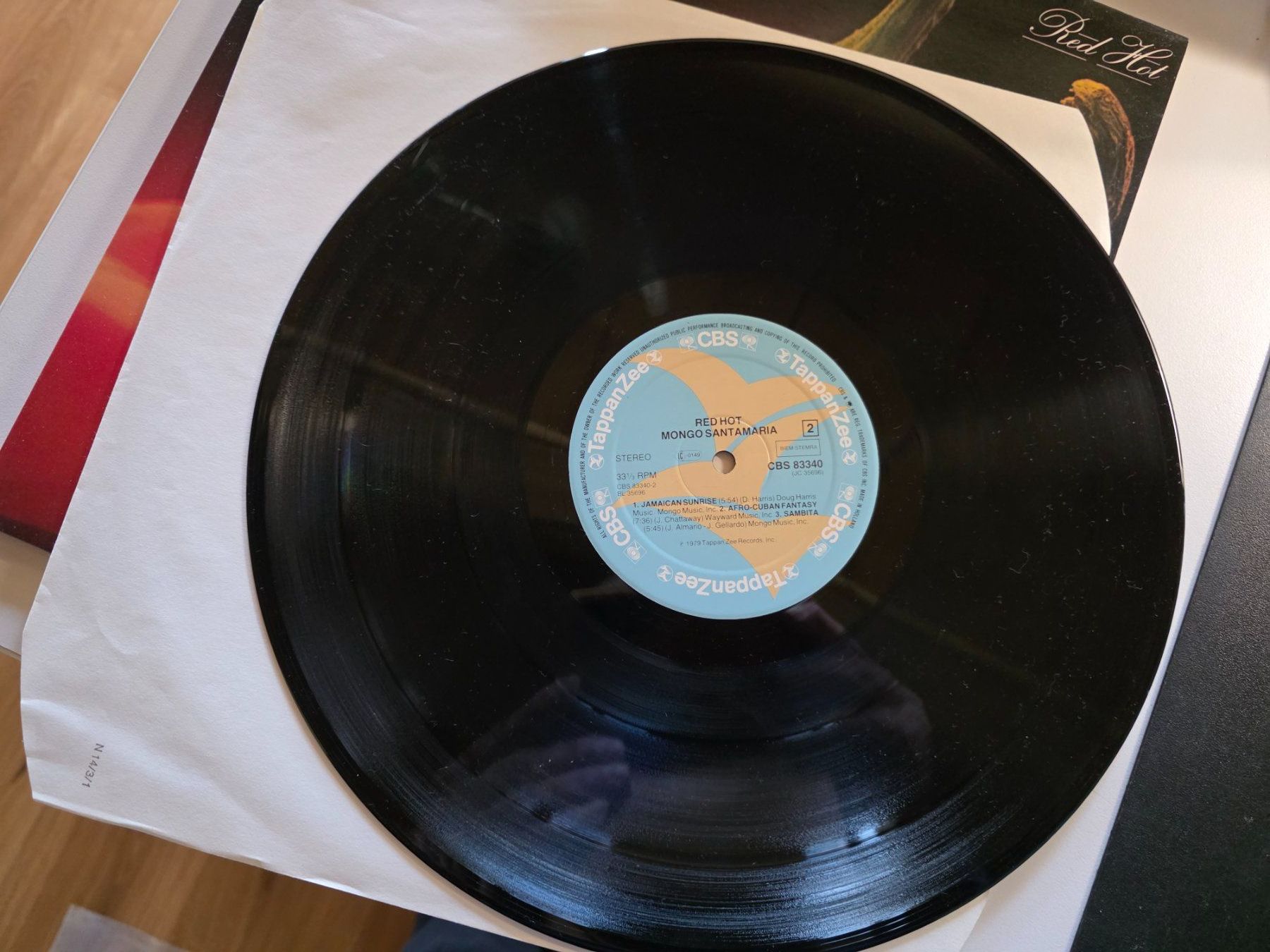 Dischi in vinile: LP : Mongo Santamaria - Red hot - 1979 - CBS 83340 – Usato da Walterswil BE venduto da Lonitti 3
