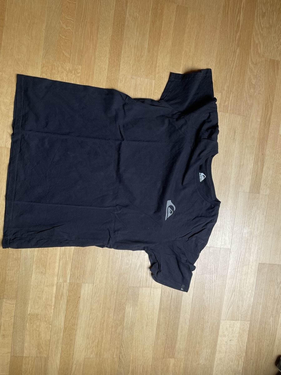 Quiksilver T-shirt: T-Shirt Quiksilver – Usato da Schinznach Dorf venduto da Marlondi