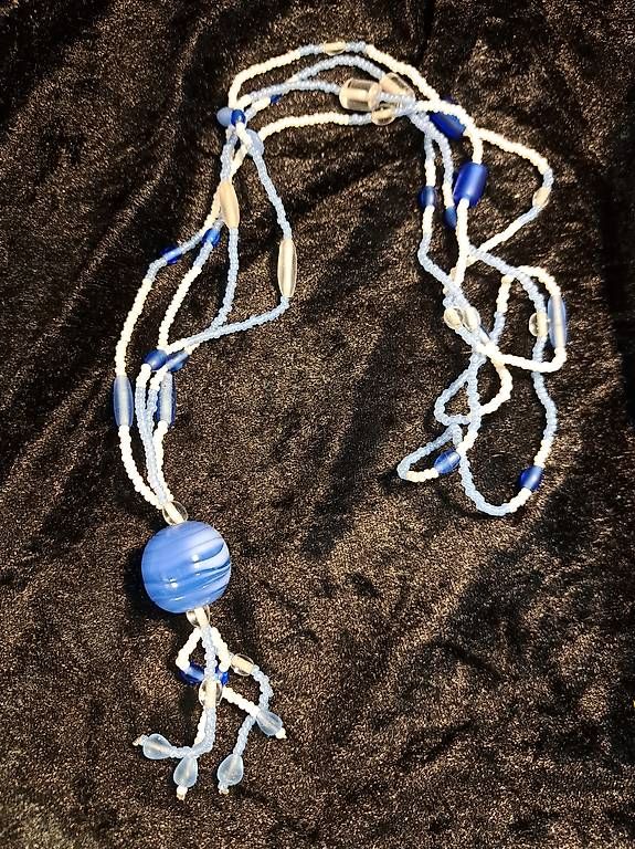 Catenine: Lange Halskette Blau Weiss – Usato da Sennhof venduto da Susanne2010