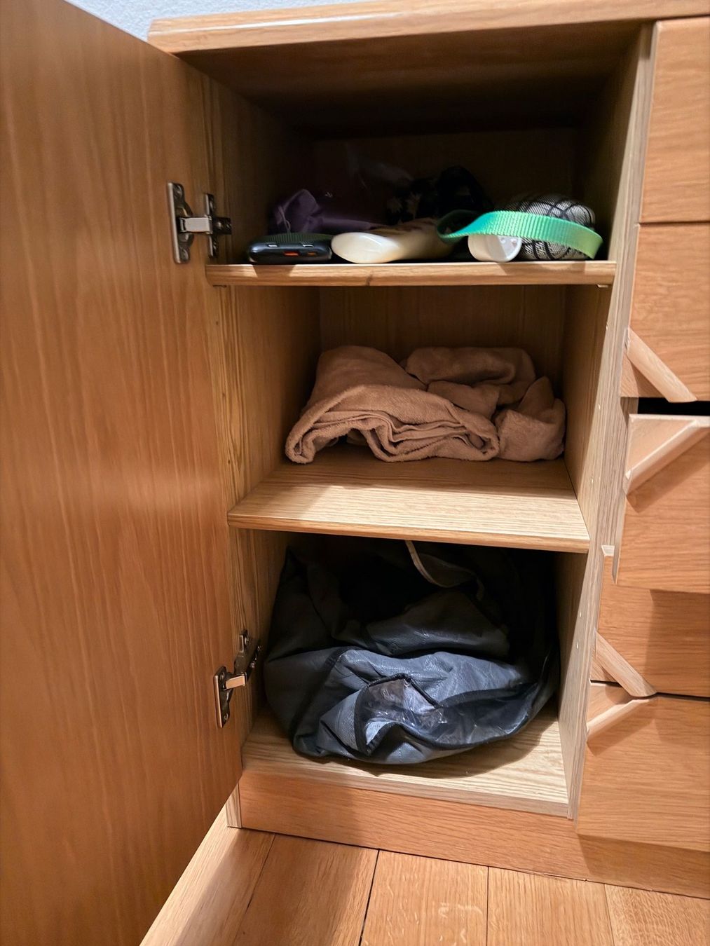 Commodes: Kommode mit Spiegel Holzoptik – Neuf (Voir description) à Zürich par ann_7spz 2