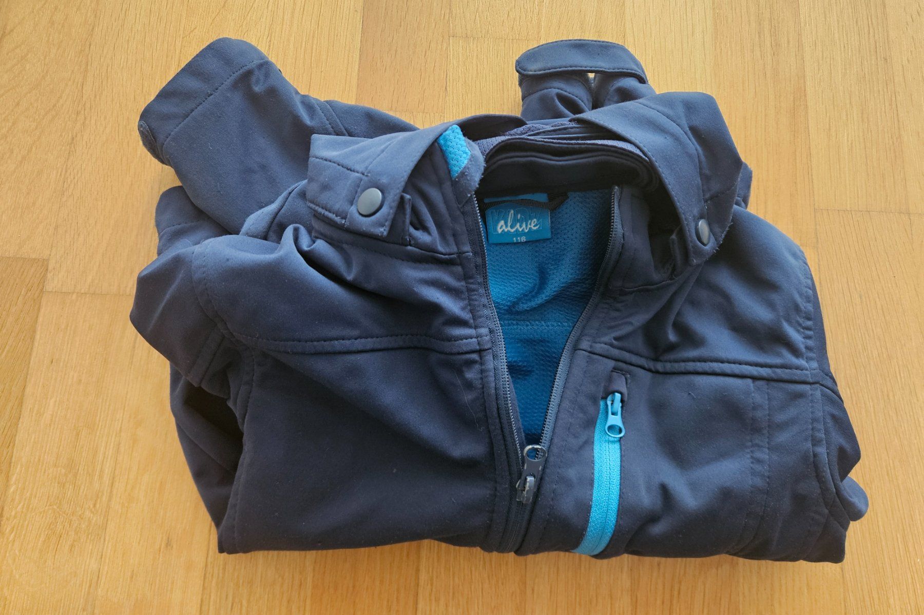 Jacken & Mäntel: Softshelljacke Kind Grösse 116 – Gebraucht aus Utzenstorf von and_c8wy 2