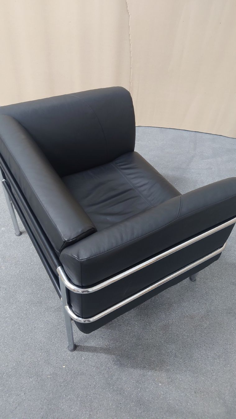 Fauteuils: Sessel schwarz Kebe, ähnlich Corbusier – D'occasion à St. Gallen par Second-Life 4