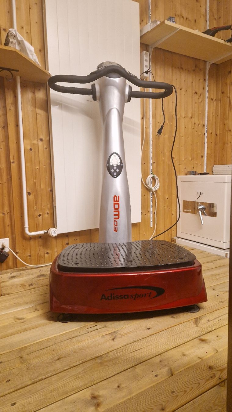 Hometrainer: Adissa Sport ADM03 Vibrationsplatte – Nuovo (secondo la descrizione) da Regensdorf venduto da ine_5yys