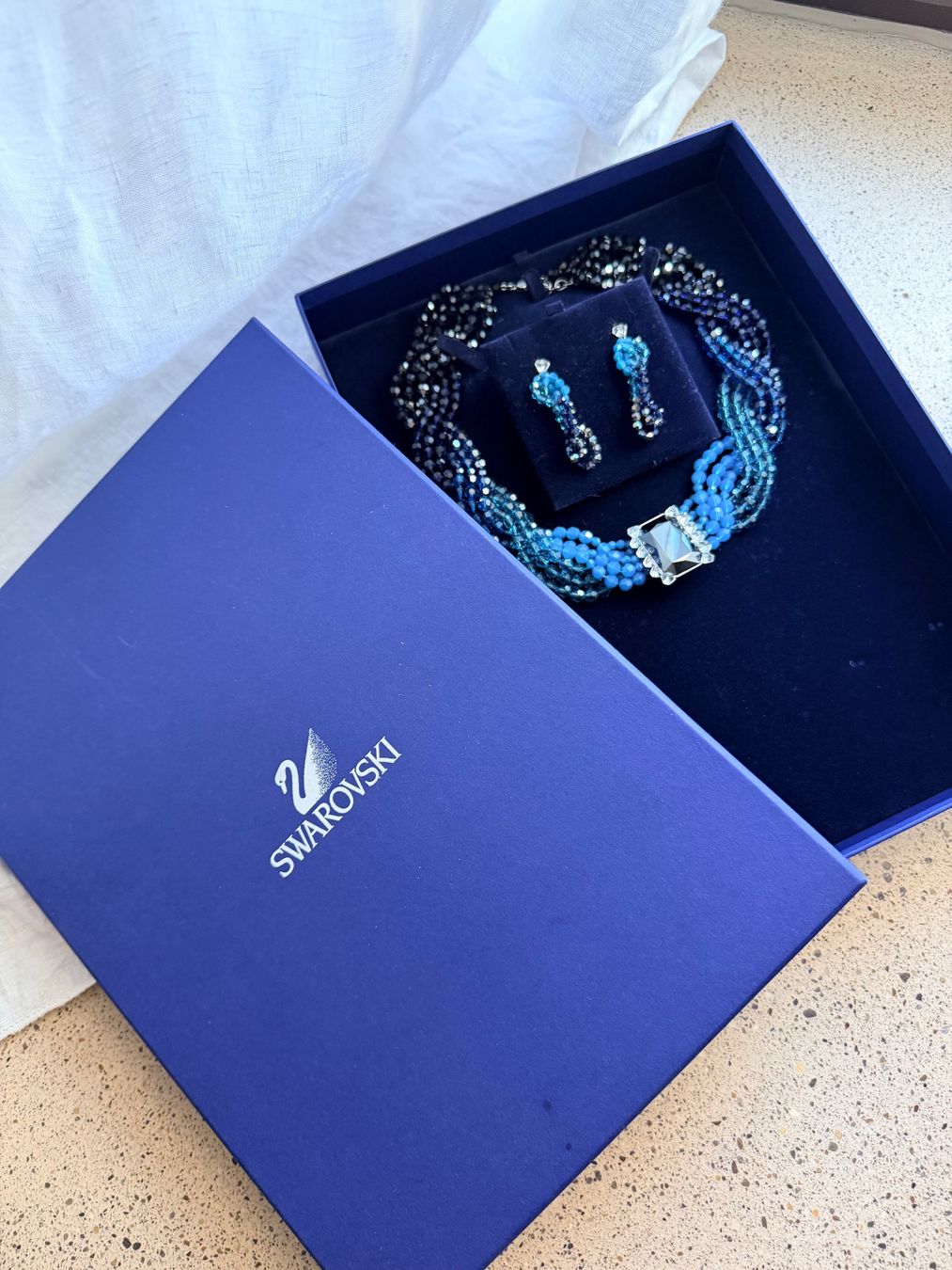 Swarovski Catenine: SWAROVSKI Collier mit Ohrstecker blau – Nuovo (secondo la descrizione) da Brütten venduto da Rod816 7