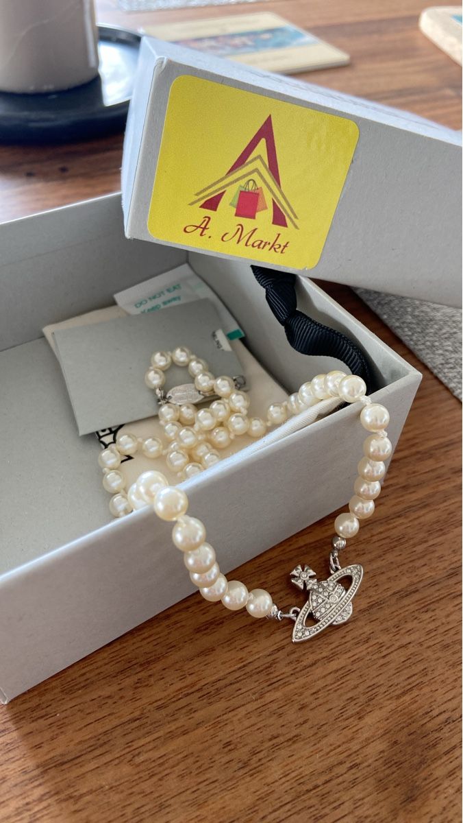 Catenine: Elegante Perlenkette Vivienne Westwood – Nuovo (secondo la descrizione) da Luzern venduto da 2ndchances