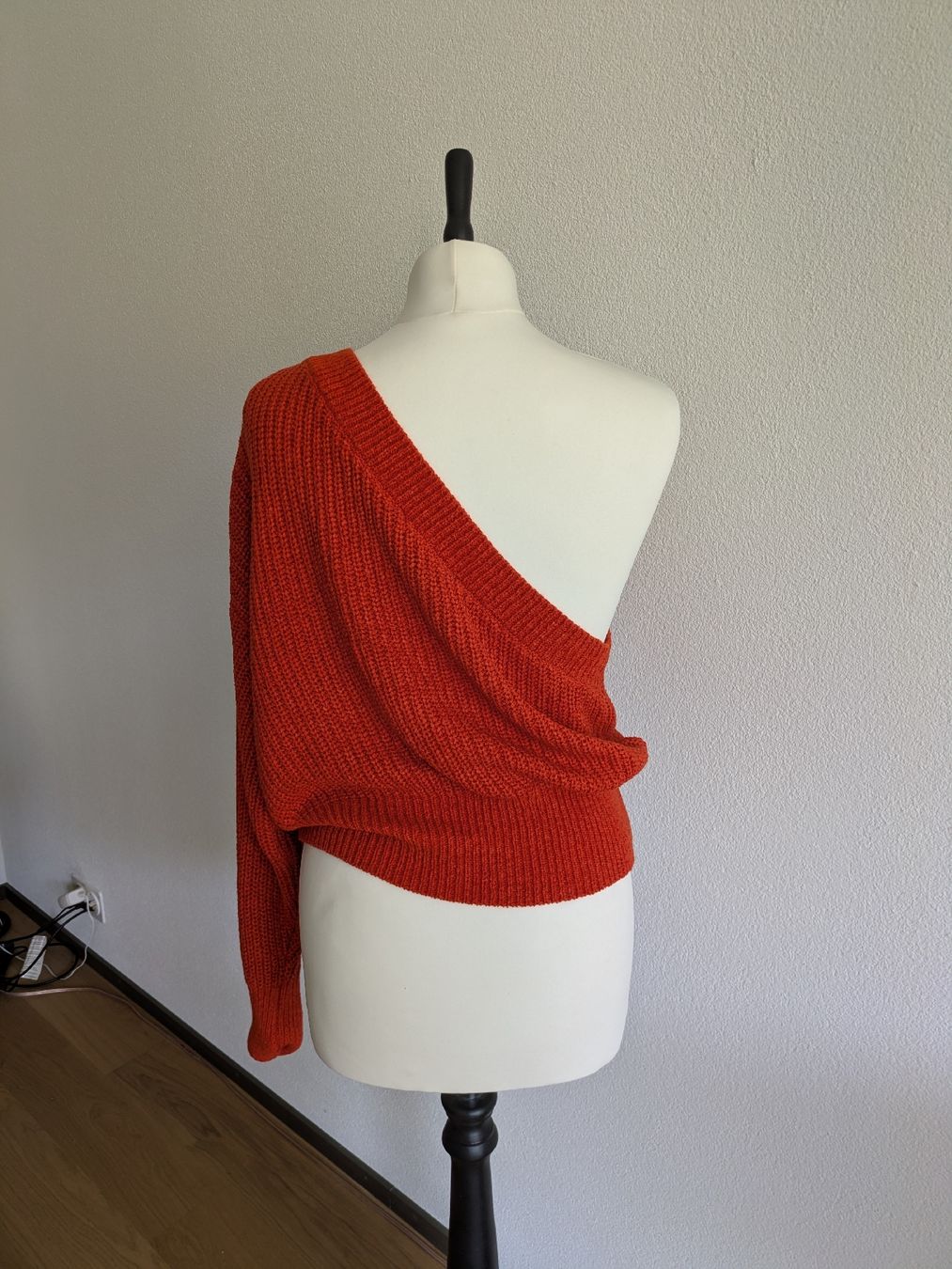 Zara Maglioni & Felpe: Asymmetric cute sweater – Usato da Zürich venduto da cam_yl6c 2