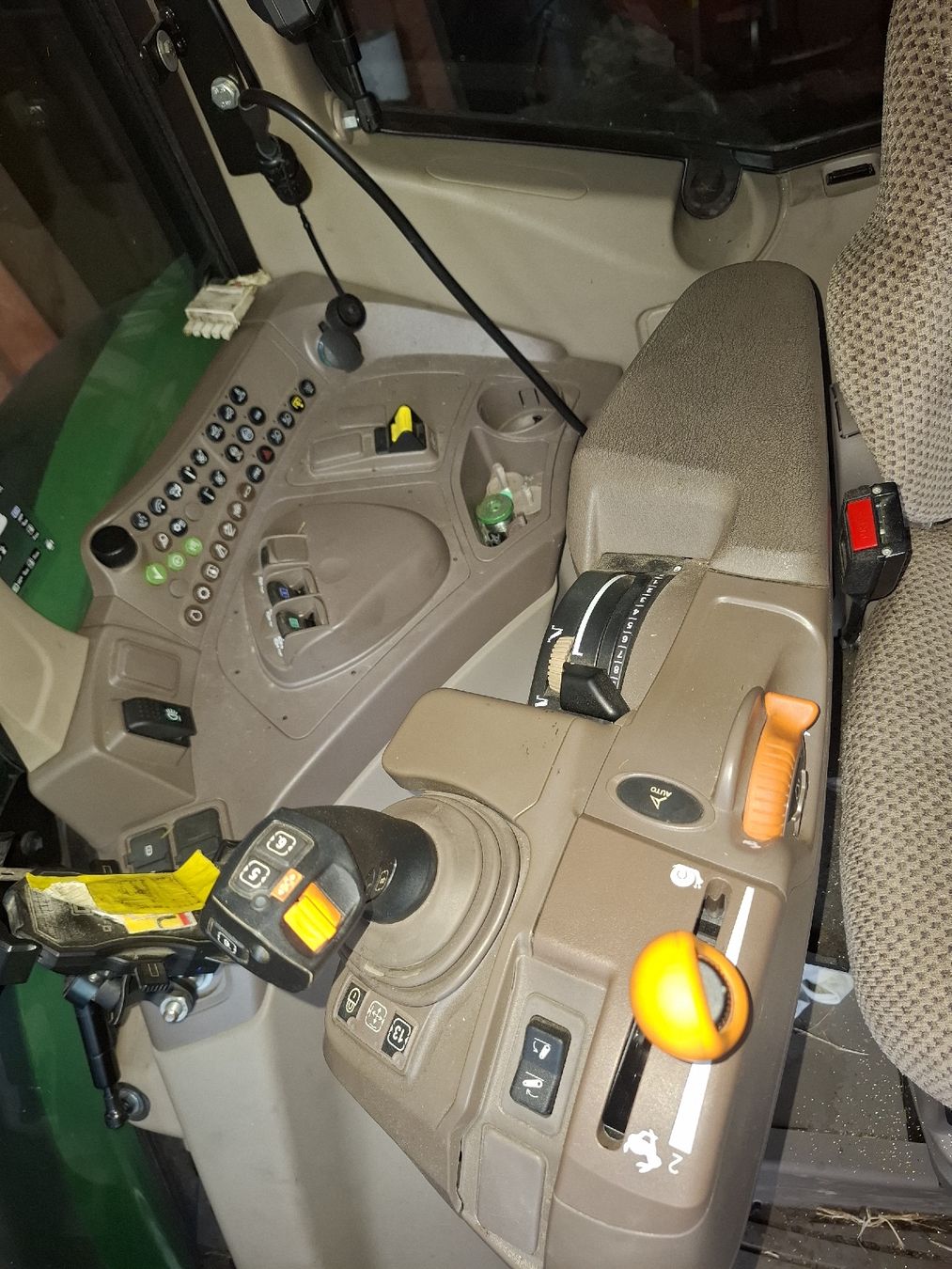 John Deere Tracteurs: John Deere 6120 M – D'occasion à Arth par agrisano8 3