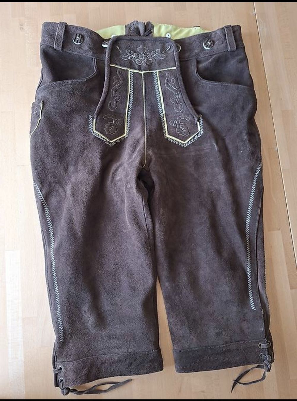 Pantaloni: Lederhose Rindsleder Grösse 50 – Nuovo (secondo la descrizione) da Lömmenschwil venduto da 19kaufi91