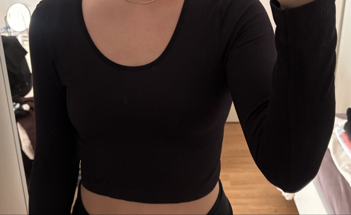 Only Pulls & Sweat-shirts: Kurzes Langarm Top schwarz – D'occasion à Lausen par Claudj1 2