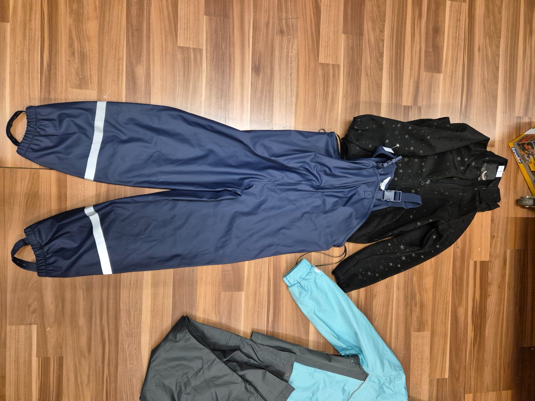 Kleiderpakete & -sets: 2 Regenset gr 122 K39 – Gebraucht aus Schwarzenburg von Flamingo07 2