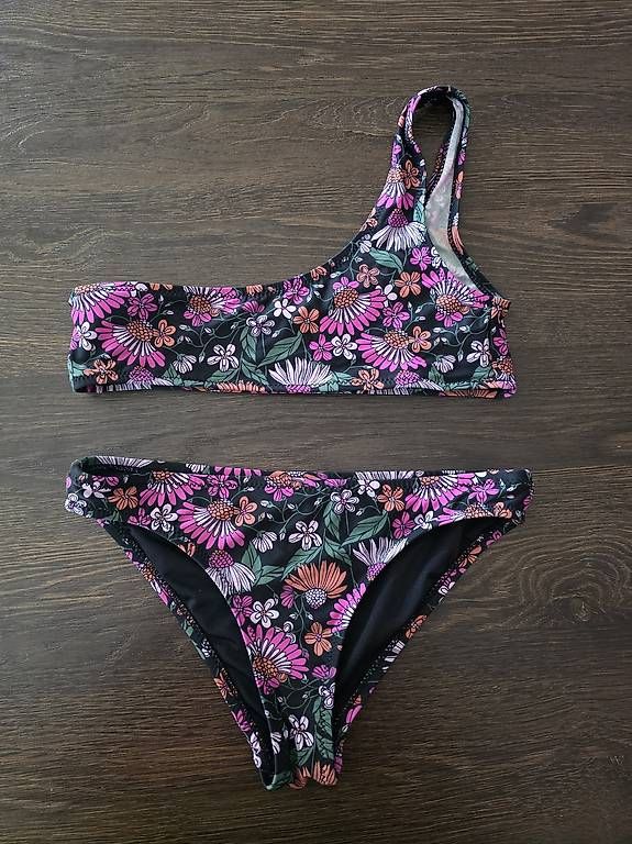 Costumi da bagno & Bikini: Costumi bambina 9 - 10 anni – Usato da Vacallo venduto da vis_d27n 3
