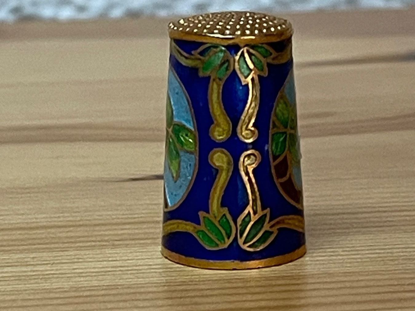 Ditali: Cloisonne Eule Fingerhut – Nuovo (secondo la descrizione) da Niederwil AG venduto da Vonky 1