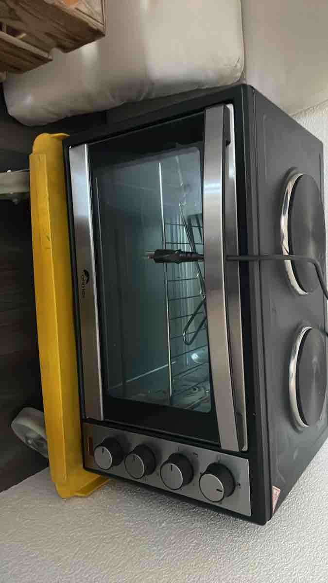 Küchengeräte: Kompakter Backofen mit zwei Herdplatten schwarz – Gebraucht aus Wiedlisbach von Kosolov 1