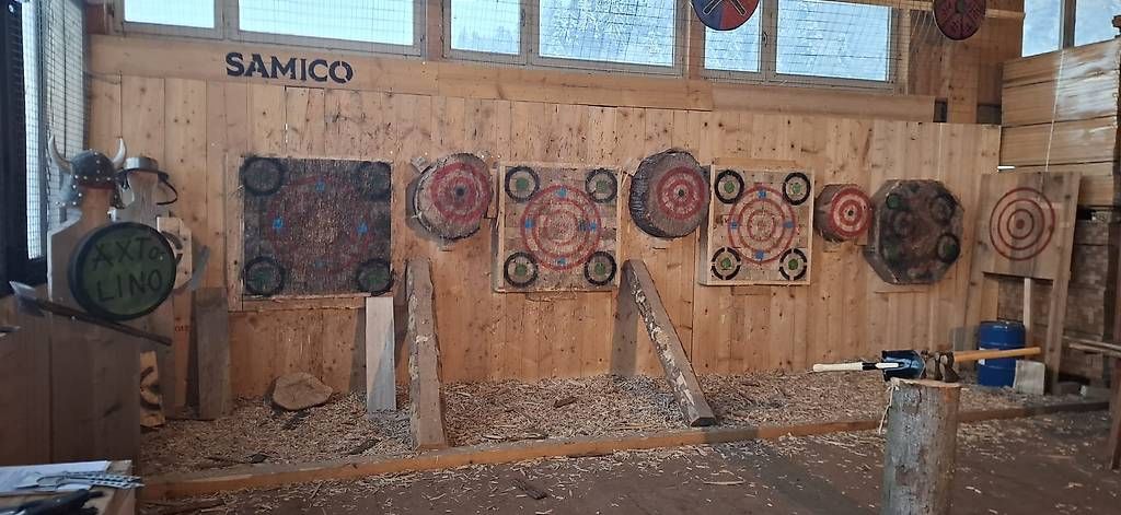 Spiele: Messerwerfen im Sägewerk / Wurfmesser – Neu (gemäss Beschreibung) aus Grünenmatt von Lerchholz