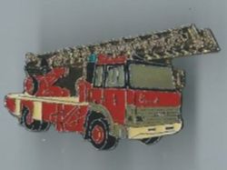 Plaketten & Abzeichen: Feuerwehrauto / Pin – Gebraucht aus Zürich von t24_de