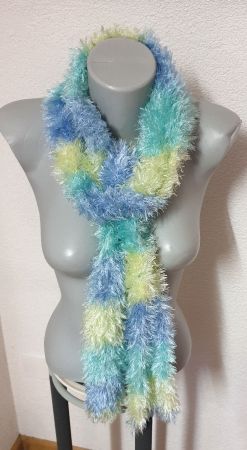 wuscheliger Flausch Schal - Handarbeit