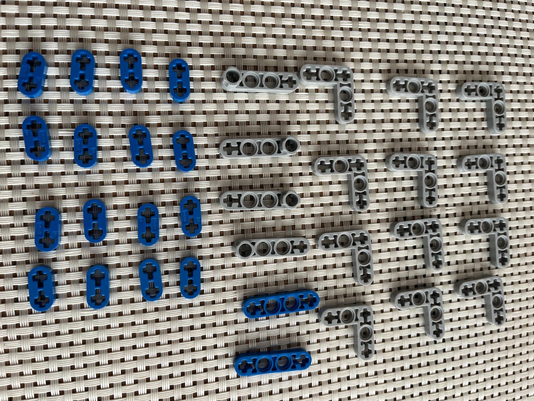 Lego Giocattoli: Lego Technik 8275 flache runde Lochbalken blau hellgrau – Usato da Buochs venduto da Techtelmechtel