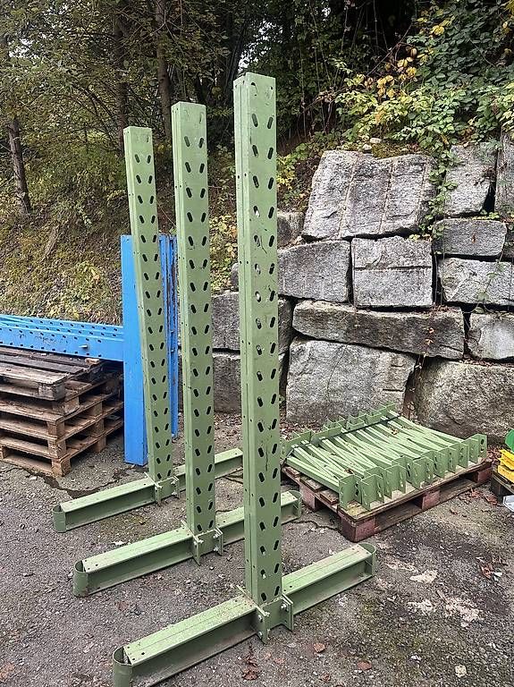 Scaffali: Kragarmregal für Wand oder doppelseitig – Usato da Necker venduto da liq24