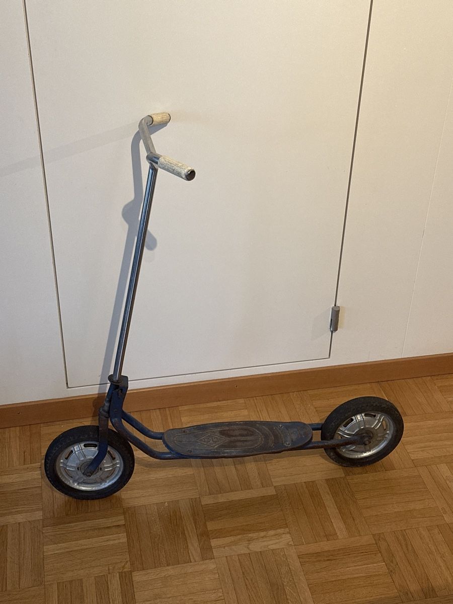 Tutte le decorazioni: Antikes Trottinett MG klappbar – Usato da Riedikon venduto da Torino99