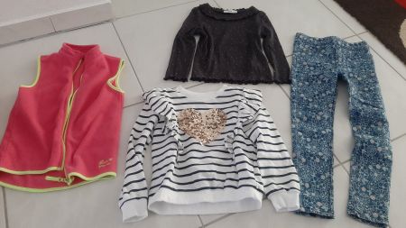 K..42) Kleiderset Kleider Pulli Mädchen Gr. 122
