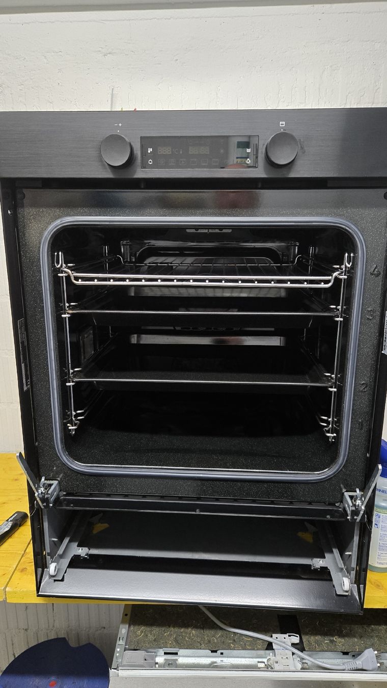 V-Zug Backöfen: V-Zug Combair V600 Einbaubackofen Nero 55cm – Gebraucht aus Rümlang von Idre 6