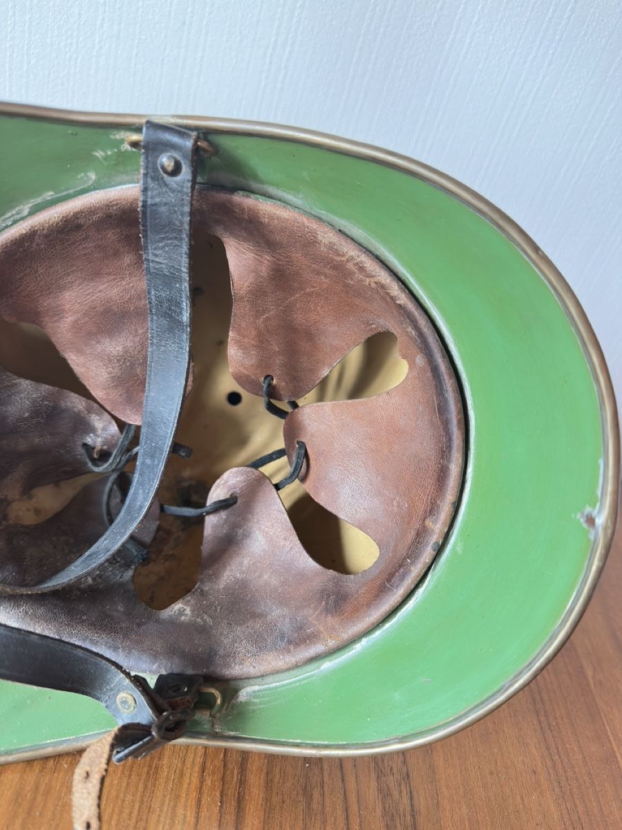 Uniformi: Feuerwehrhelm antik Schweiz alt Helm – Usato da Haegendorf venduto da Chruege 7