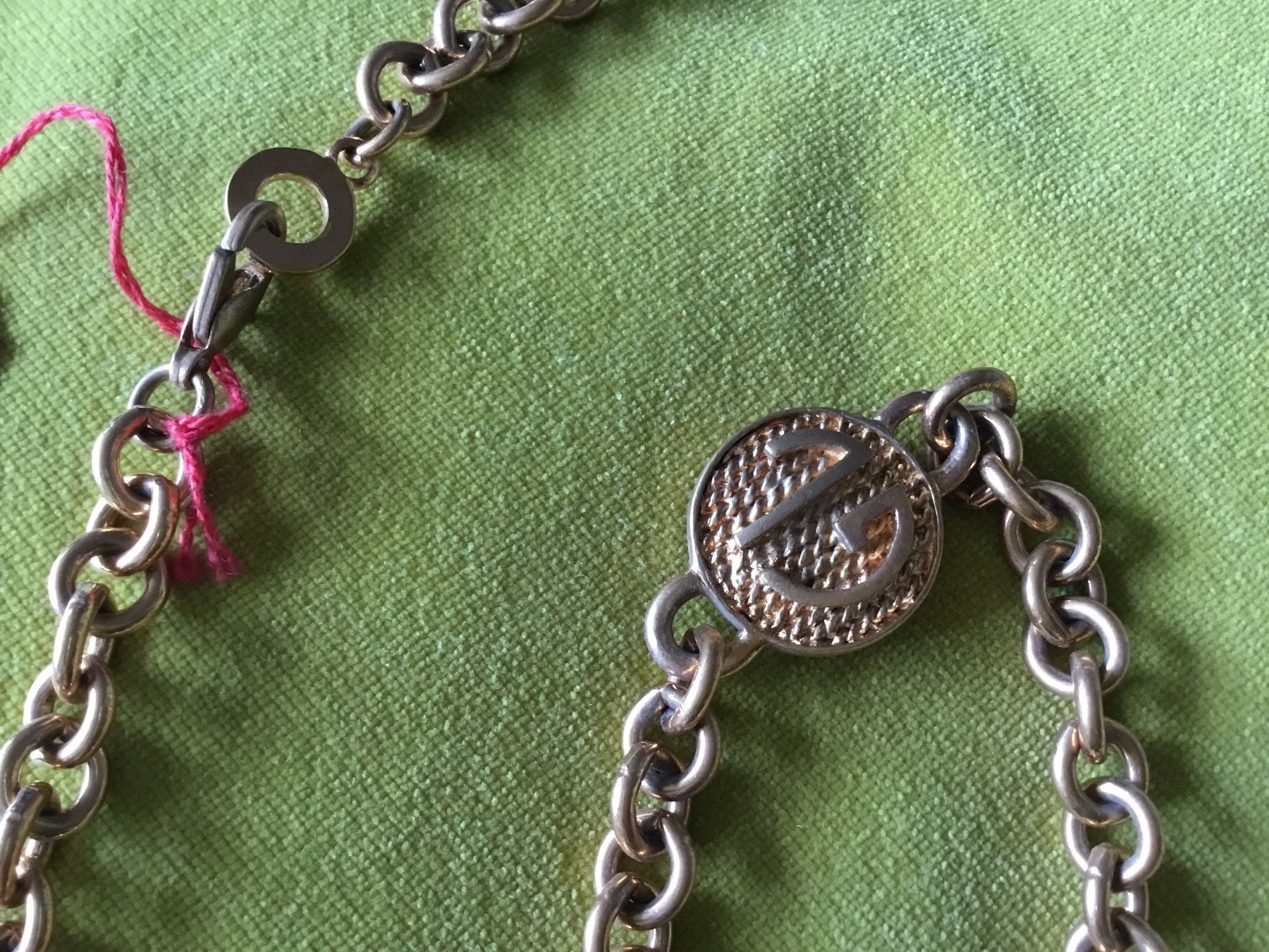Catenine: Collier chaîne longue Guy Laroche – Nuovo e nell'imballaggio originale da Le Landeron venduto da nic_8hd5 1