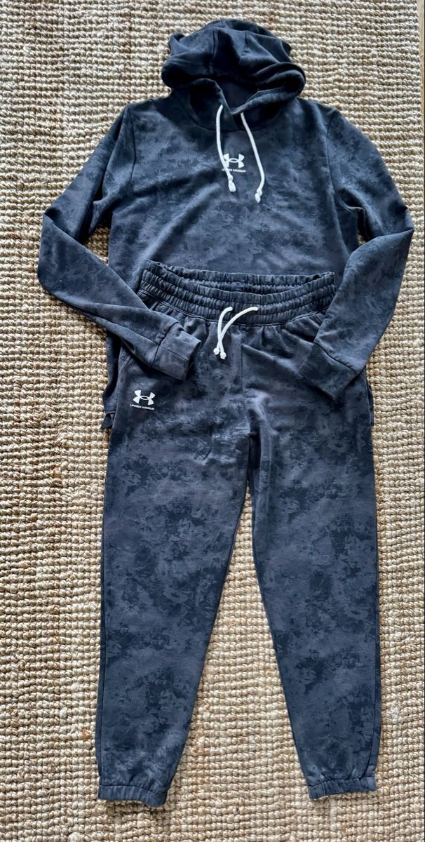 Under Armour Lotti di vestiti: UNDER ARMOUR Trainingsanzug – Nuovo (secondo la descrizione) da Zollikofen venduto da AureusManus