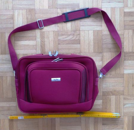 neue Laptoptasche/ Reisetasche dunkelrot mit Umhängegurt
