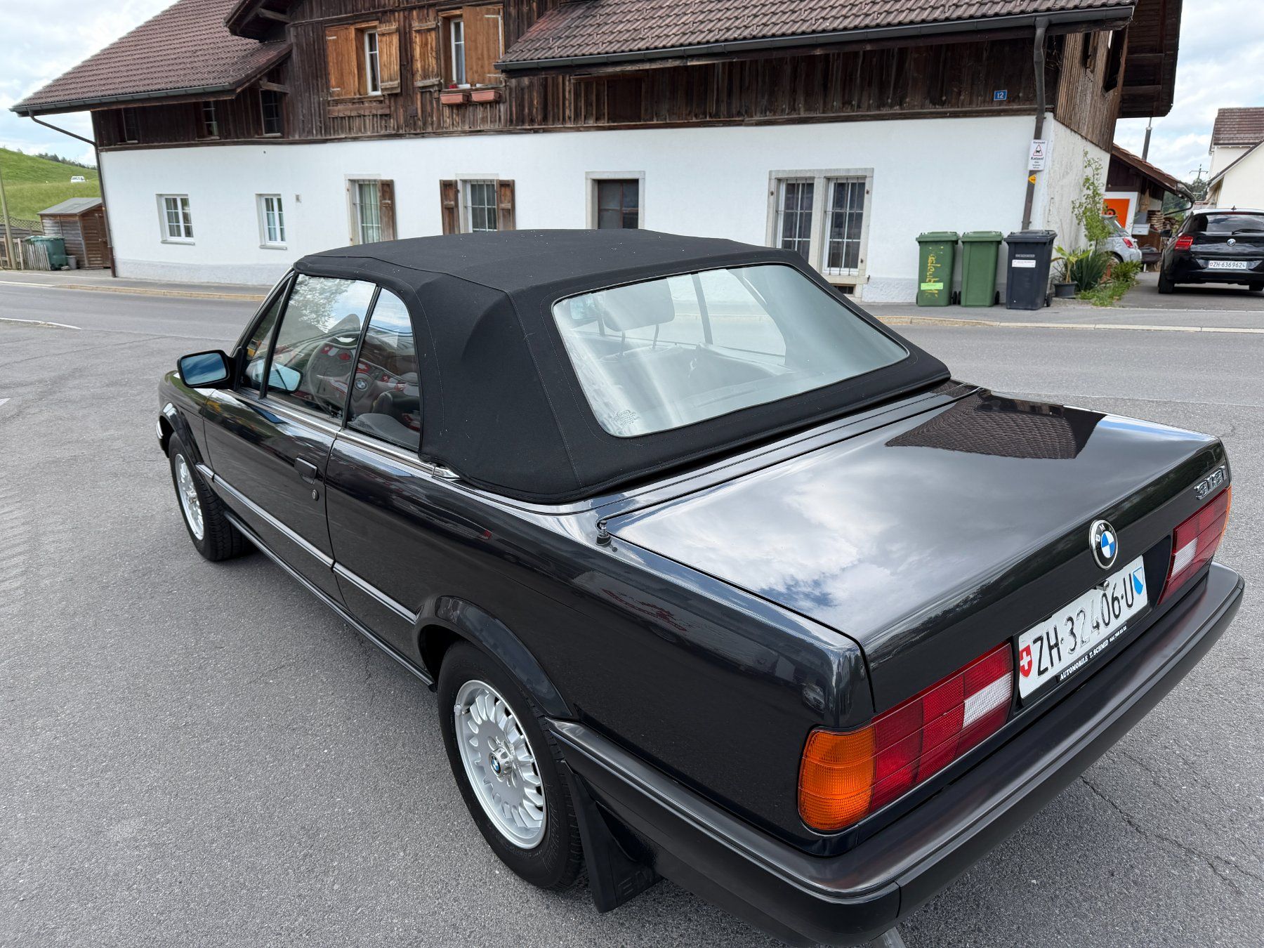 BMW Automobili: GEPFLEGTES 318i CABRIO MIT VERTERANENSTATUS – Usato da Richterswil venduto da 723738 1