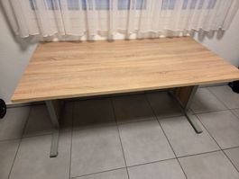 Heller Bürotisch / Schreibtisch
