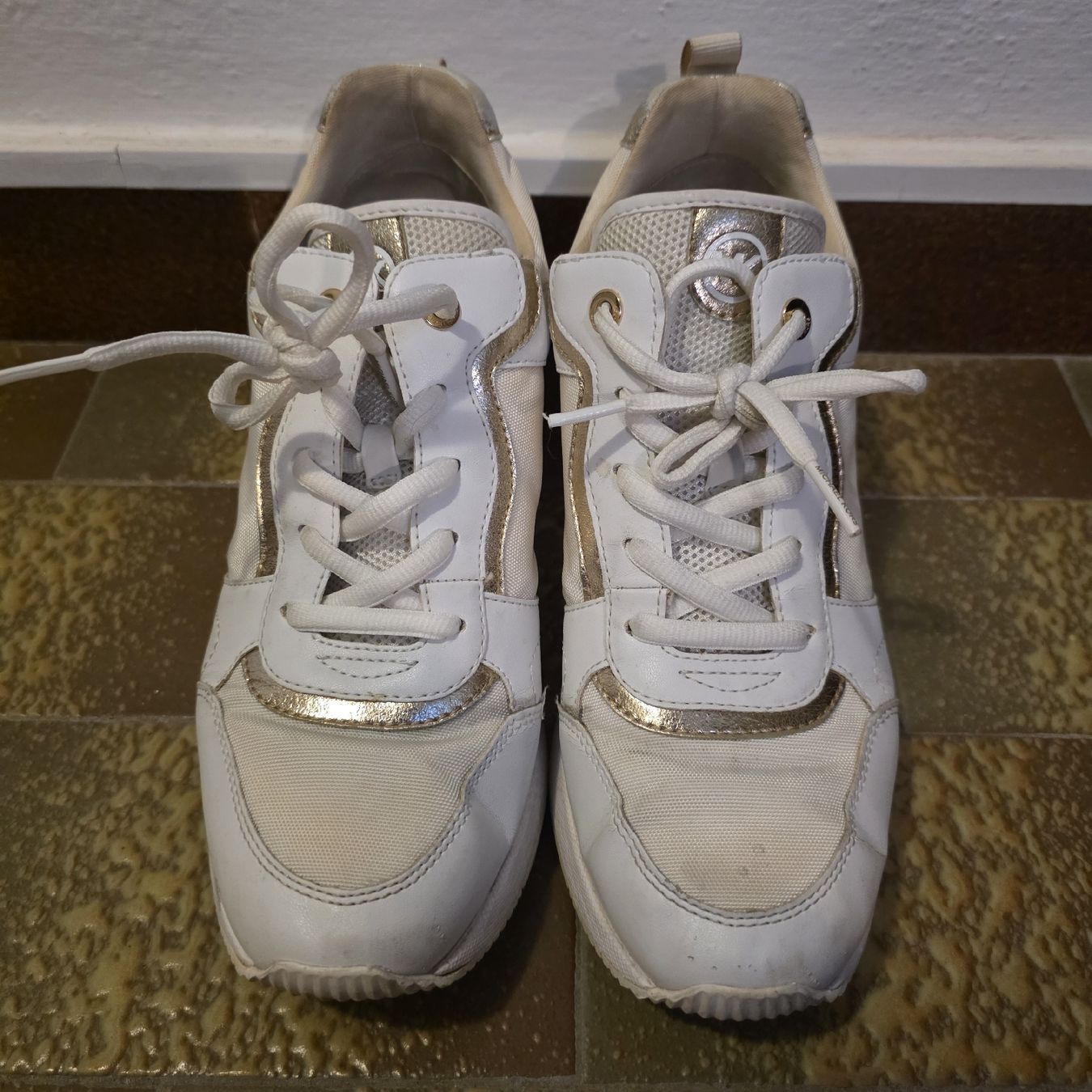 Michael Kors Scarpe da donna: Scarpe da ginnastica Michael Kors bianche – Usato da Rancate venduto da sarah357