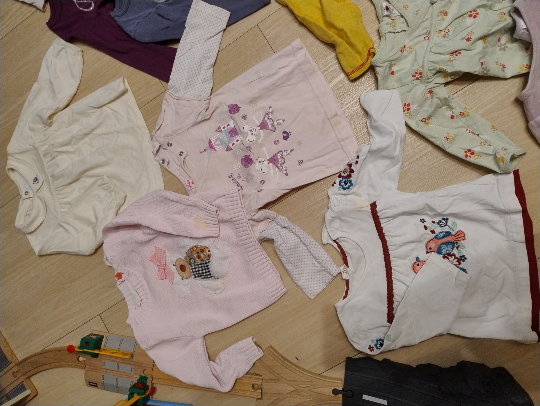 Lotti & Set di vestiti: Mädchenoberteile Gr. 80 – Usato da Bätterkinden venduto da livingdreams 1