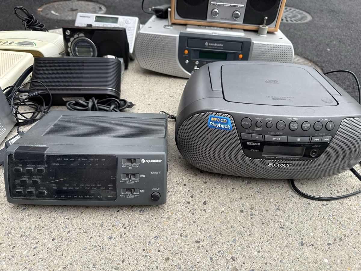 Radios: Verschiedene Elektronikartikel  – D'occasion à Zürich par Brockiwelt 4