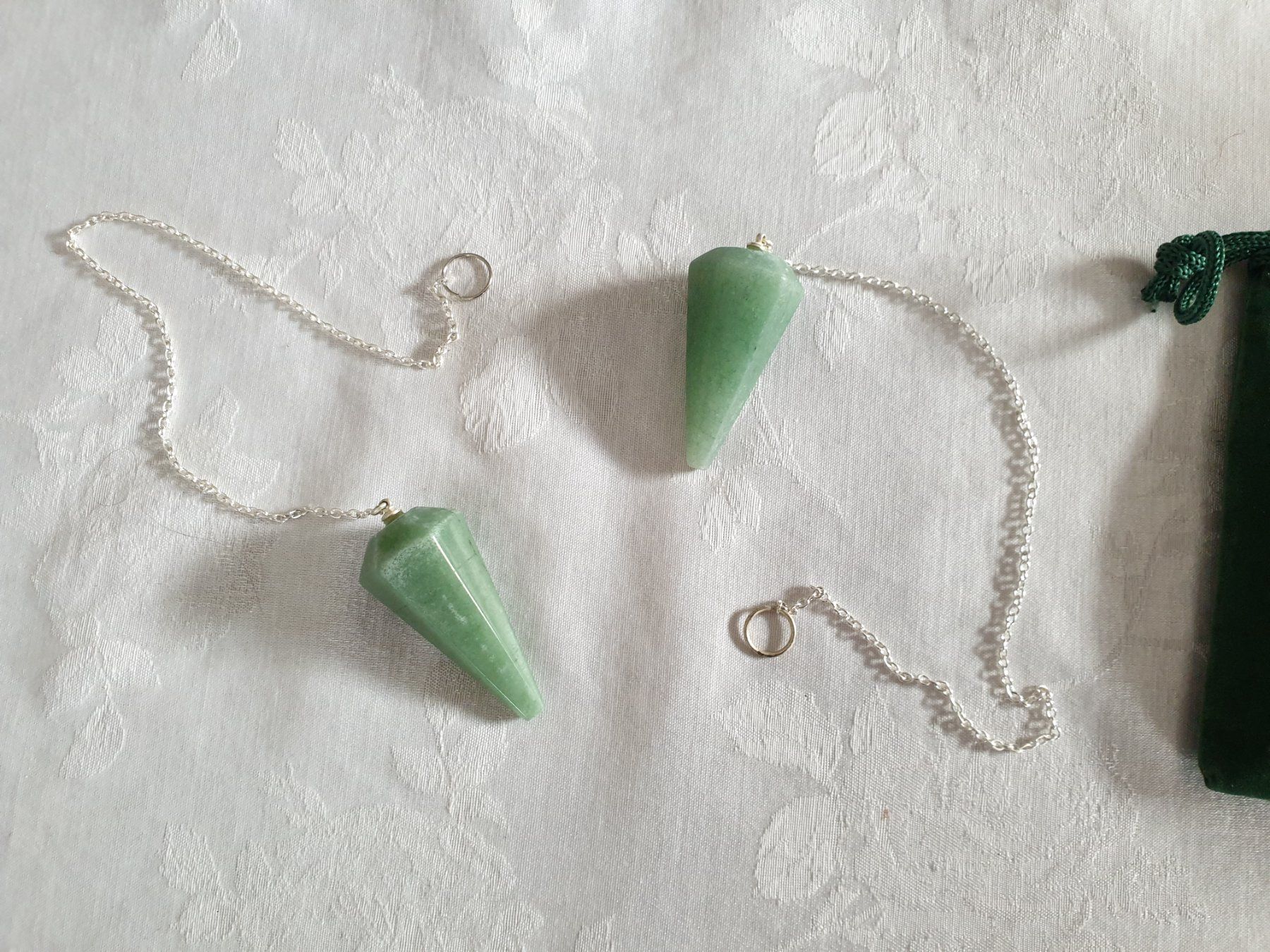 Mineralien & Heilsteine: 2 Pendel Fluorit – Gebraucht aus Tuggen von Mviola2