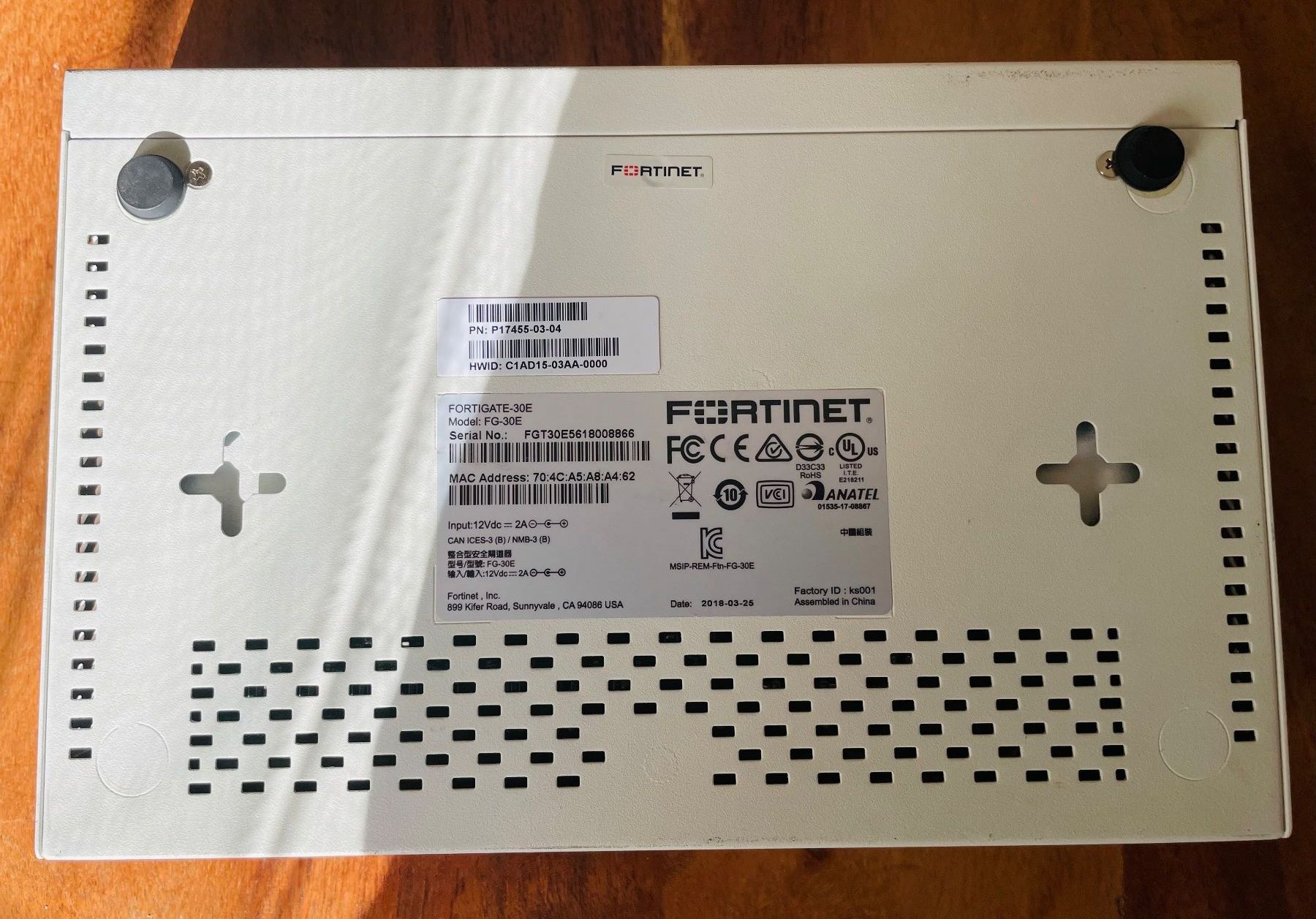 Fortinet Firewall: FortiGate 30E Firewall mit original Netzteil – Usato da Lyss venduto da Katai 3